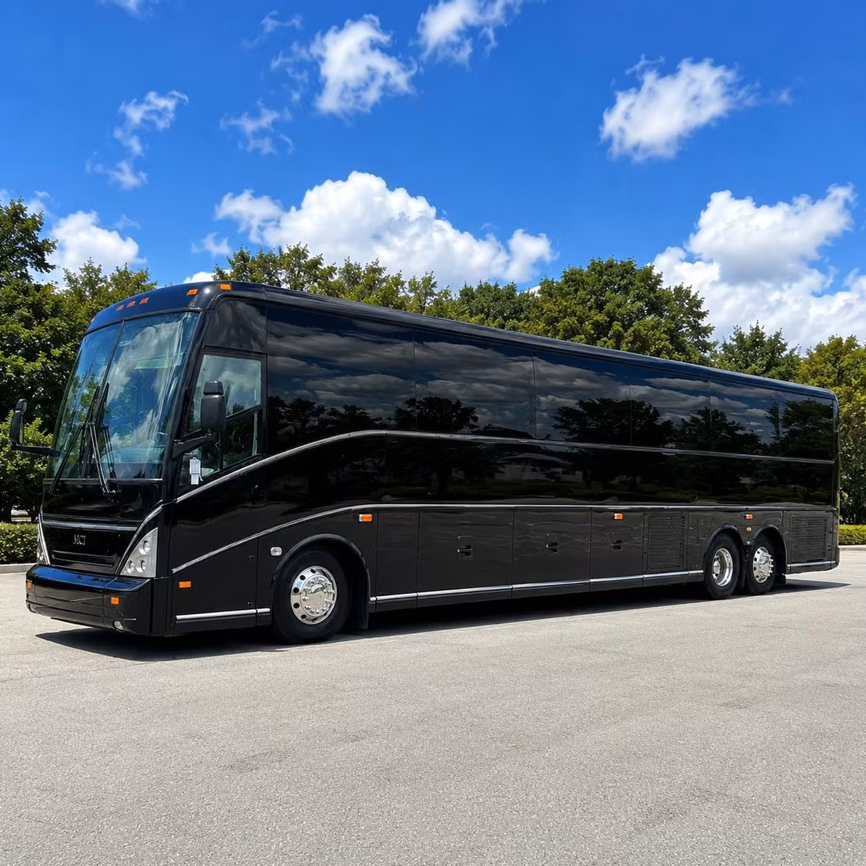 corporate shuttle bus services for fort campbell contractors and defense industry groups in clarksville
