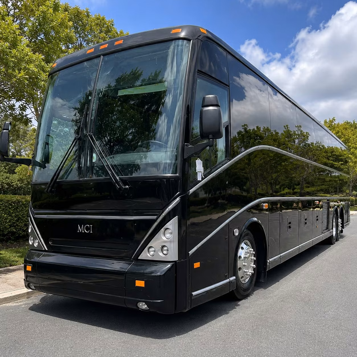 employee shuttle services between clarksville and nashville for corporate groups